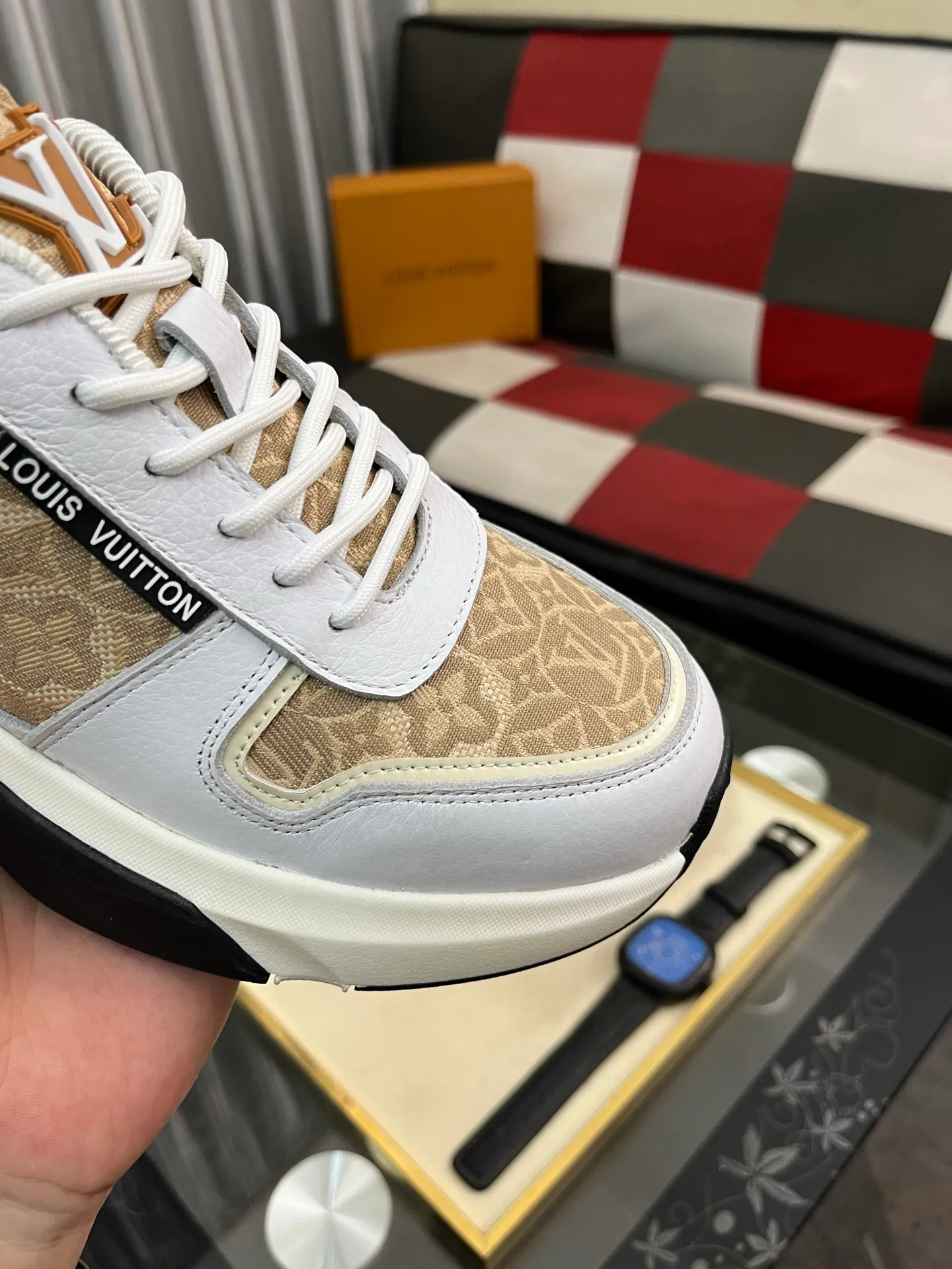 Men's shoes 💰458⌚️⌚️【LOUlS VUlTTON】Louis Vuitton ~ unique and casual style. LV counter purchasing 🏃casual shoes😍😍 are on sale at the men's counter at the same time. Italian imported brands select top-layer Italian cowhide. 🐑Sheepskin lining (refuses to discolor and grind feet) Sole: Original sole specially provided by the original factory 🎬Better in kind Code number: 38-444⃣️Color selection